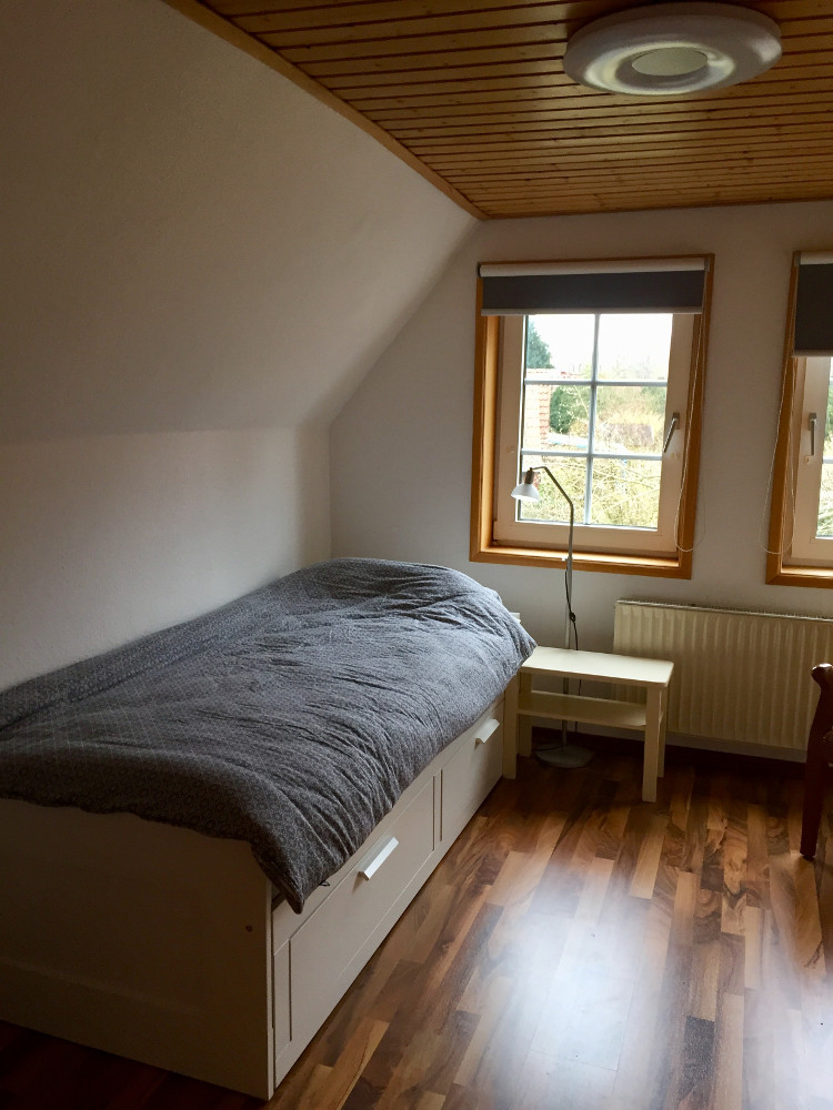 Schlafzimmer mit Schlafsofa im 1. OG